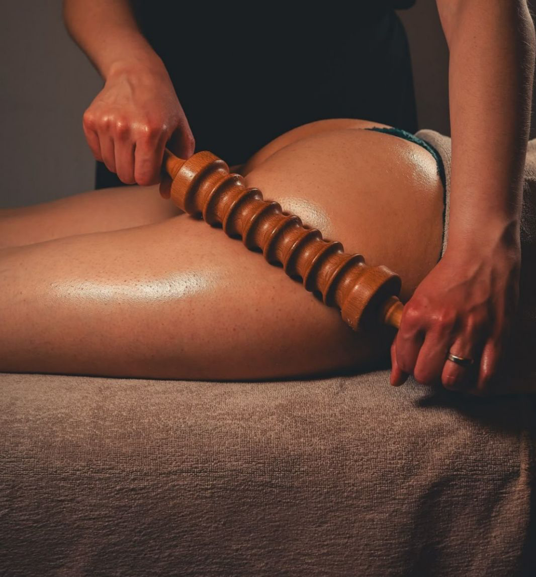 Madero massage met houten rollers voor lichaamscontour en huidversteviging
